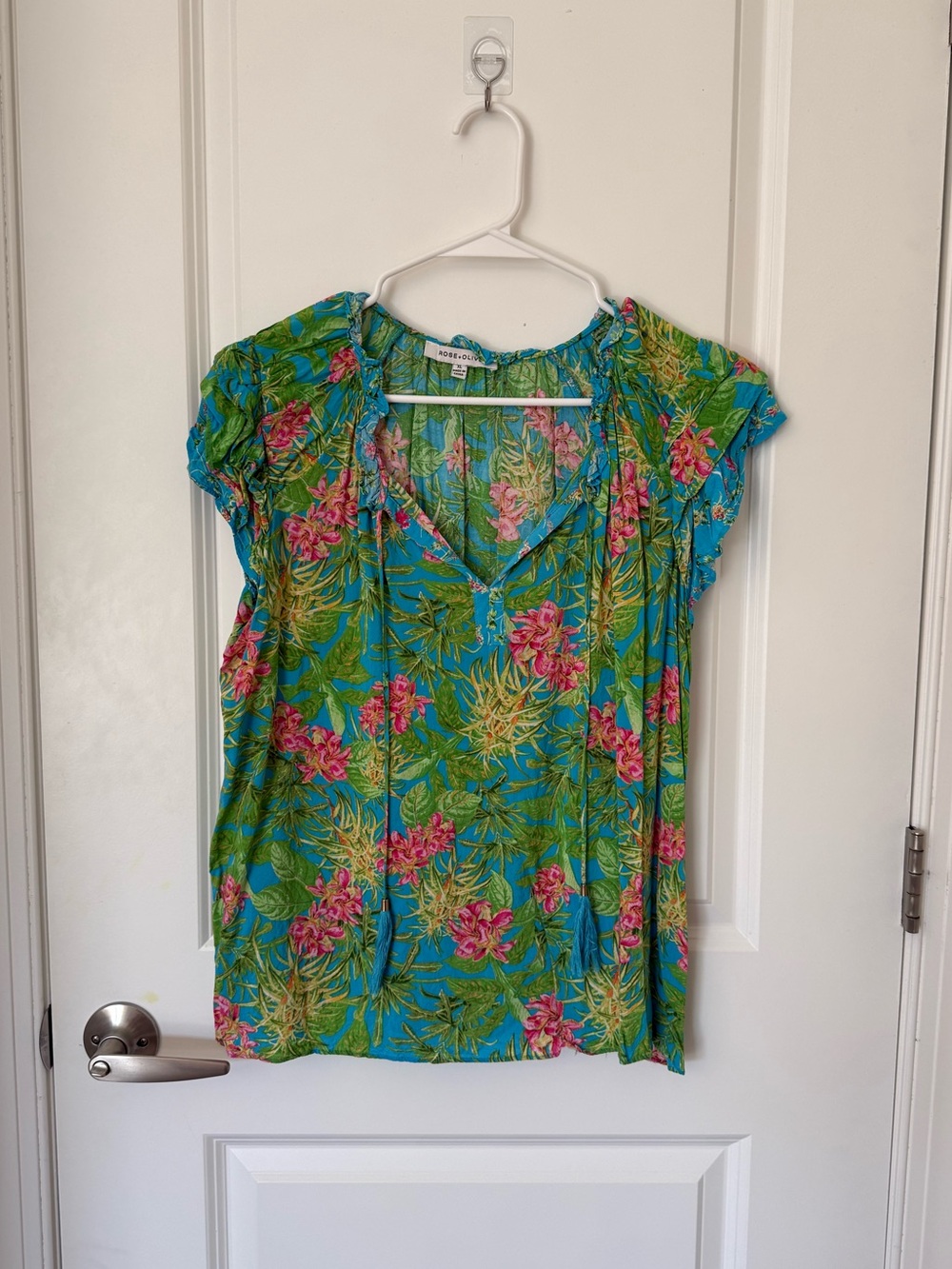 Rose & Olive Tropical Print Floral Flutter Sleeve Blouse